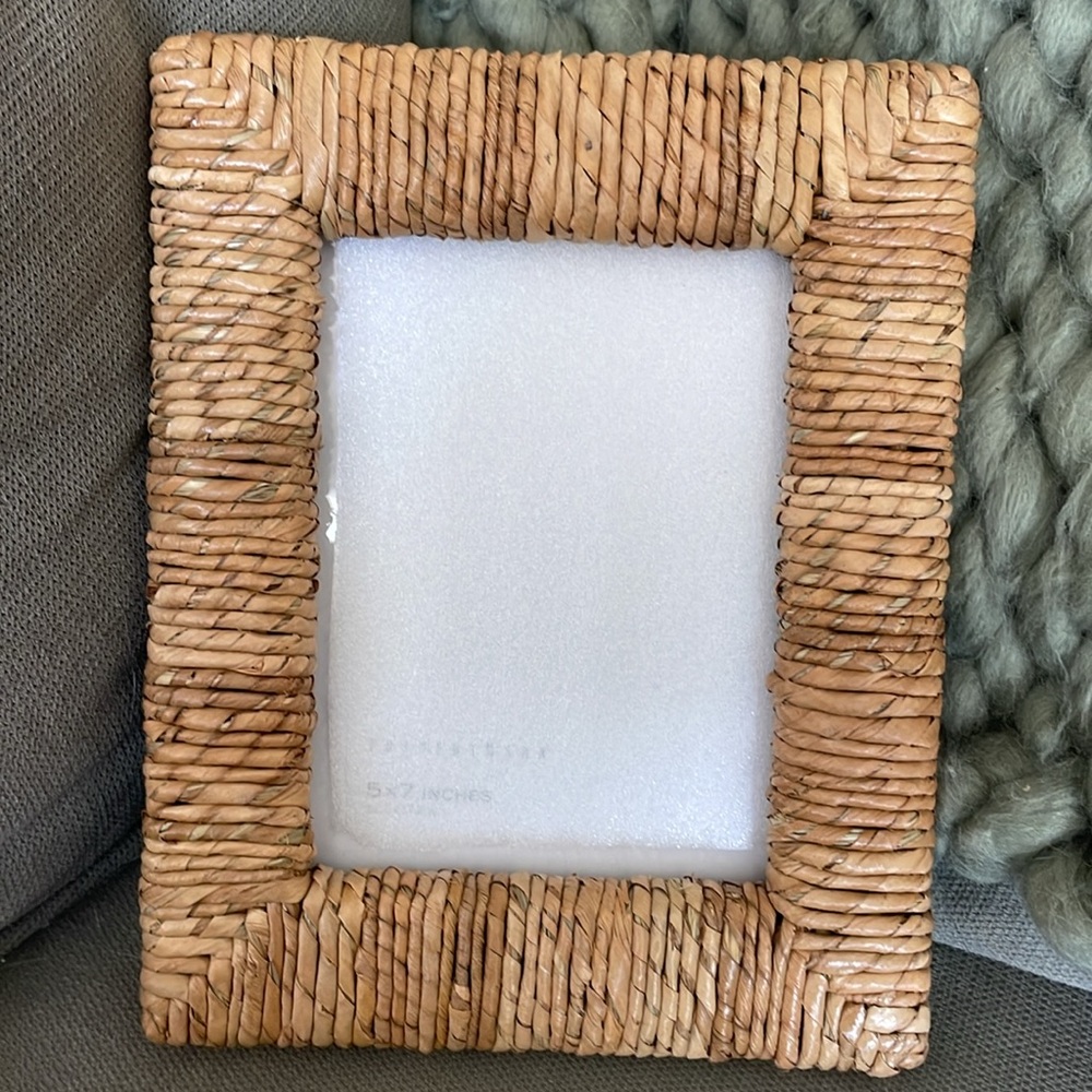 Pottery Barn 5x7 Woven Picture Frame - brand new never used! Still in box 🤎